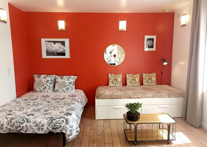 Les Belles Terrasses Dieppe ,3 appartements , LE VEGETAL de 1 à 8 personnes , LE TROPICAL de 1 à 6 personnes , LE FLORAL avec TERRASSE de 1 à 3 personnes , quartier calme au stationnement gratuit à coté de l\'avenue verte