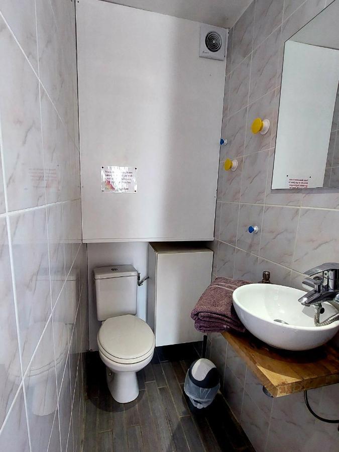 Les Belles Terrasses ,3 , Le Vegetal De 1 à 8 Personnes , Le Tropical De 1 à 6 Personnes , Le Floral Avec Terrasse De 1 à 3 Personnes , Quartier Calme Au Stationnement Gratuit à Coté De L'avenue Verte Appartamento *