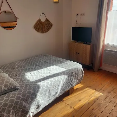 Les Belles Terrasses Dieppe: Tranquil Apartments with Green Avenue Views Exterior photo