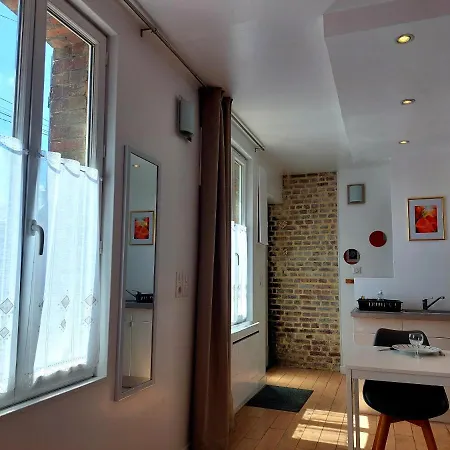 Les Belles Terrasses Dieppe: Tranquil Apartments with Green Avenue Views Exterior photo