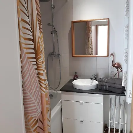 Les Belles Terrasses Dieppe: Tranquil Apartments with Green Avenue Views Exterior photo